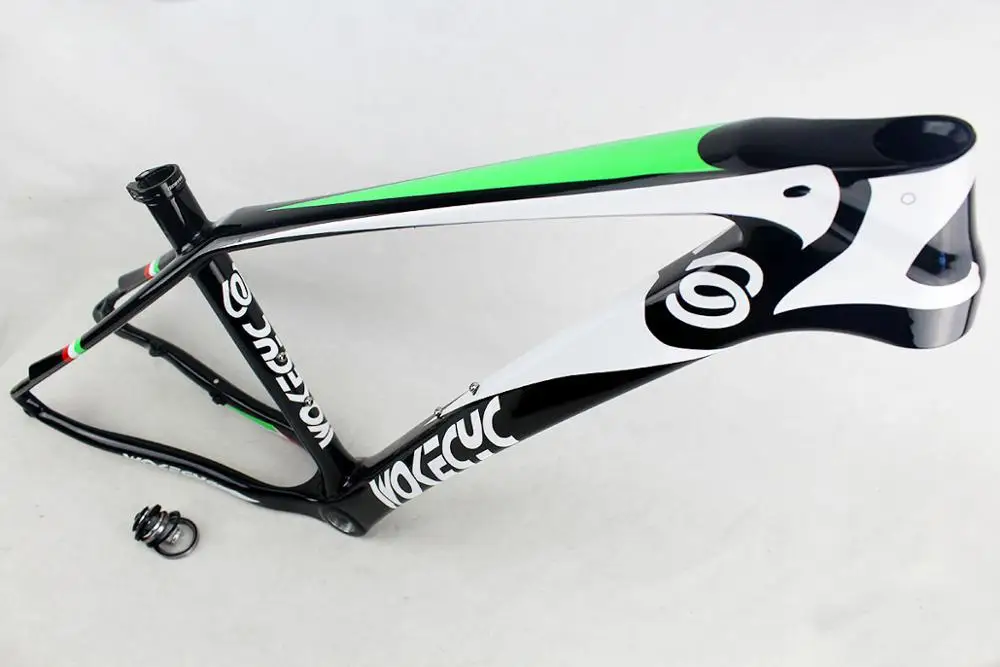 Discount carbon fiber mtb frame 26er Glossy 26" mountain bikes frame 26  carbon bicycle frames BSA  BB68 white green  Italian flag Glossy 7