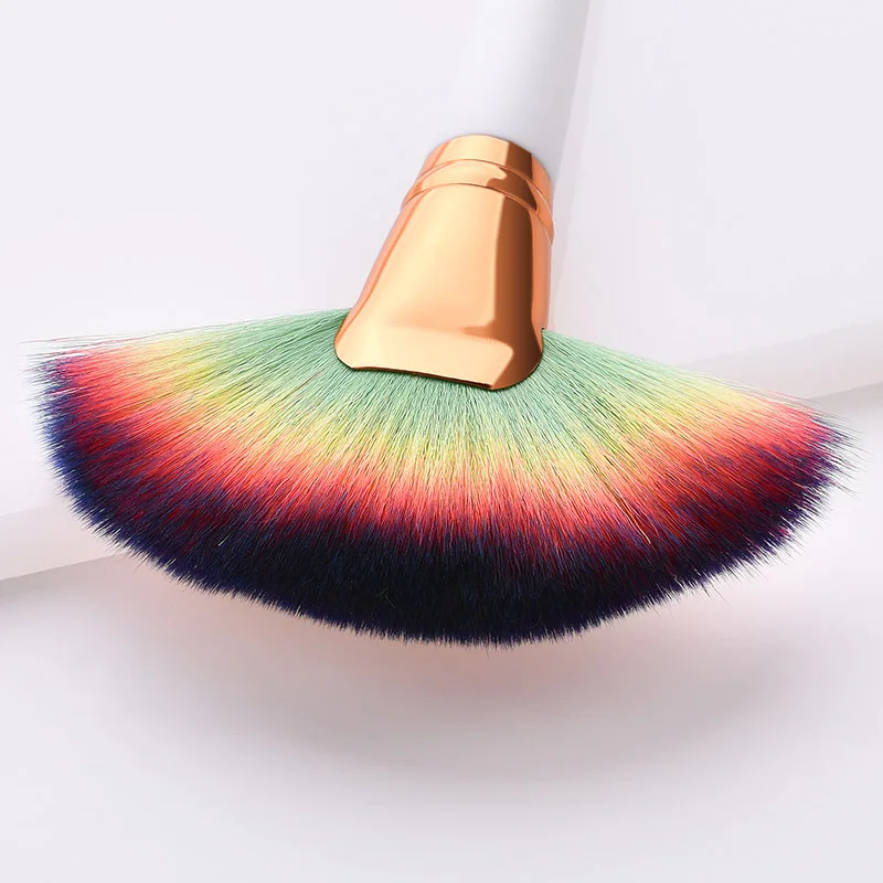 

1pcs Makeup Brush 4 Colors Soft Hair Sector Head Durable Cosmetic Tool ---MS