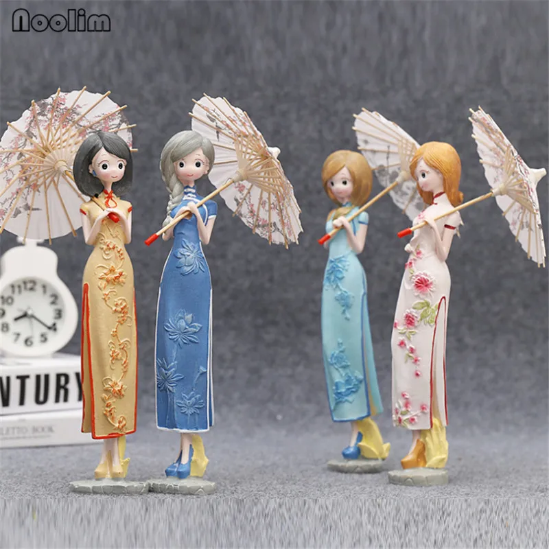 

NOOLIM Cartoon Kawaii Umbrella Girls Figurines Chinese Cheongsam Girl Resin Crafts Miniature Figurines Birthday Gift Home Decor