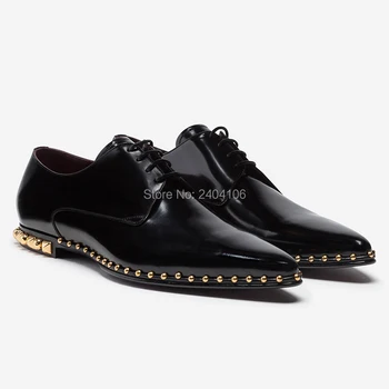 

Luxury Shiny Patent Leather Pointed Toe Black Oxfords Gold Rivets Studded Party Dress Shoes Cross-tied Lace Up Men Formal Shoes