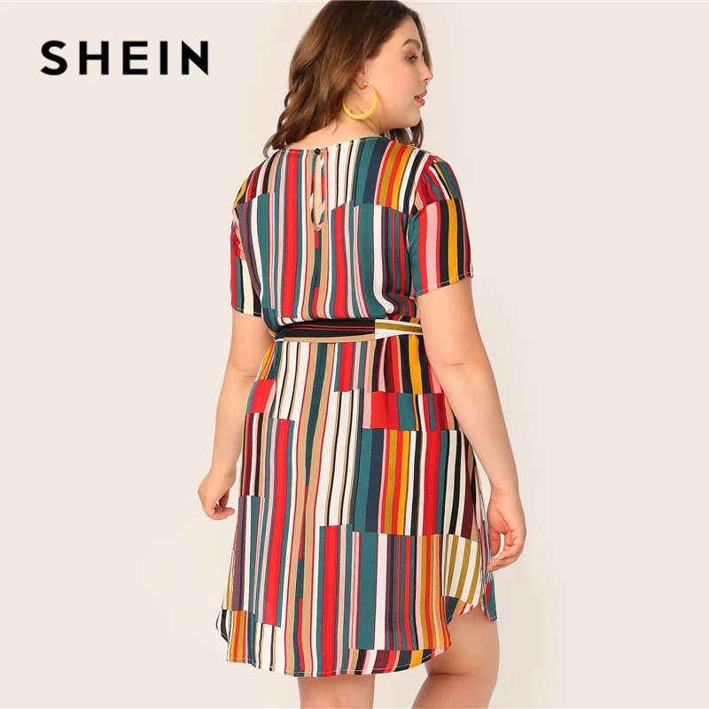 SHEIN زائد حجم Colorblock مربوط منحني تنحنح اللباس 2019 المرأة الصيف متعدد الألوان عارضة مخطط عالية الخصر فساتين مع حزام