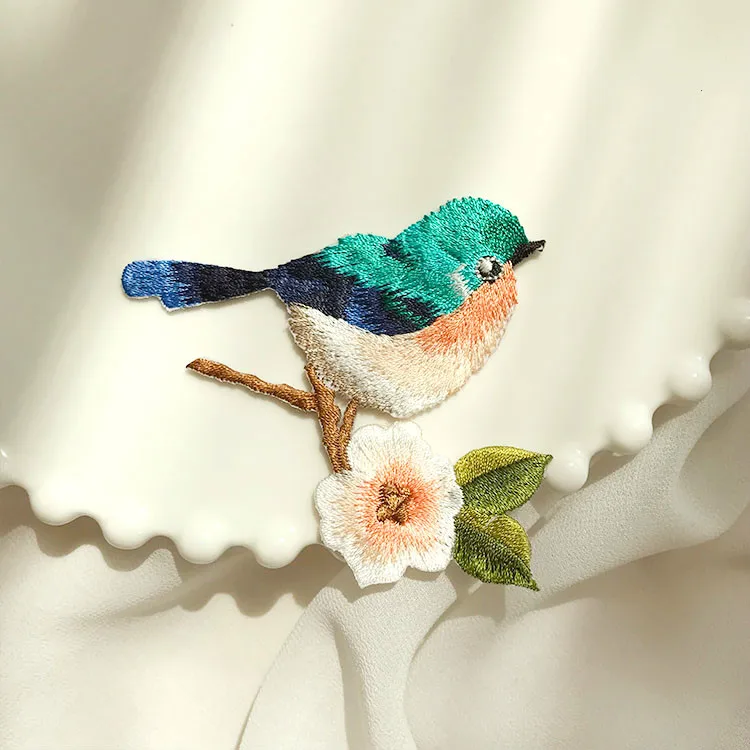 

Bird with Flower Embroidered Patch for Clothing Iron Sew Applique Shirt Jacket Bags Sticker Clothes Badges Patch for Jeans