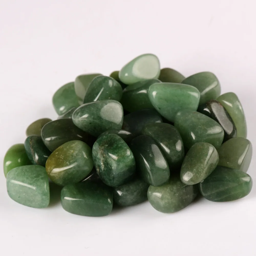 Green aventurine камень. Камни зеленого цвета названия. Грин дорлинг камень зелёный. Зеленый авантюрин галтованный камень. Камни зеленого цвета названия.