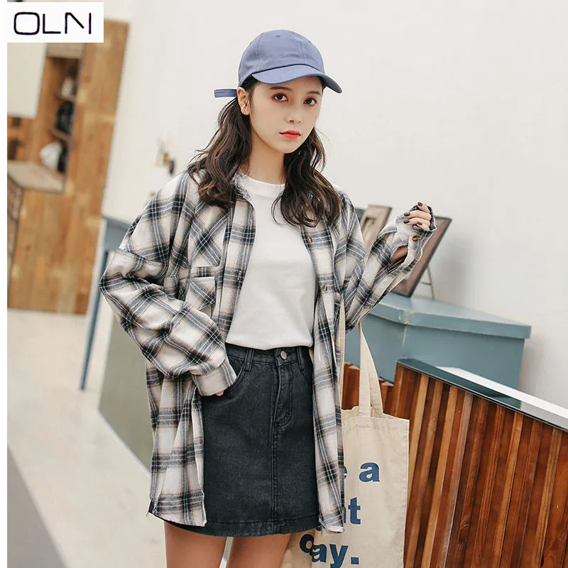 

2019 spring new Hong Kong-style shirt retro loose plaid shirt female simple thin coat comfortable youth pure female