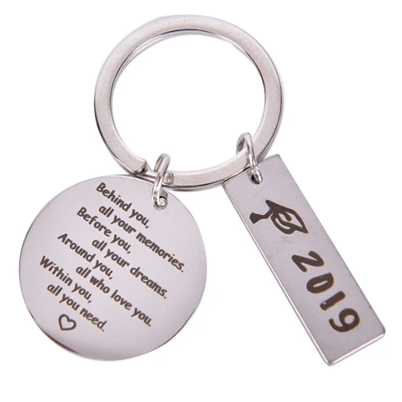 

2019 Student Engraved Class of Graduation Keychains Round Silver Stainless Steel Letters Pendant Key Rings For Gifts