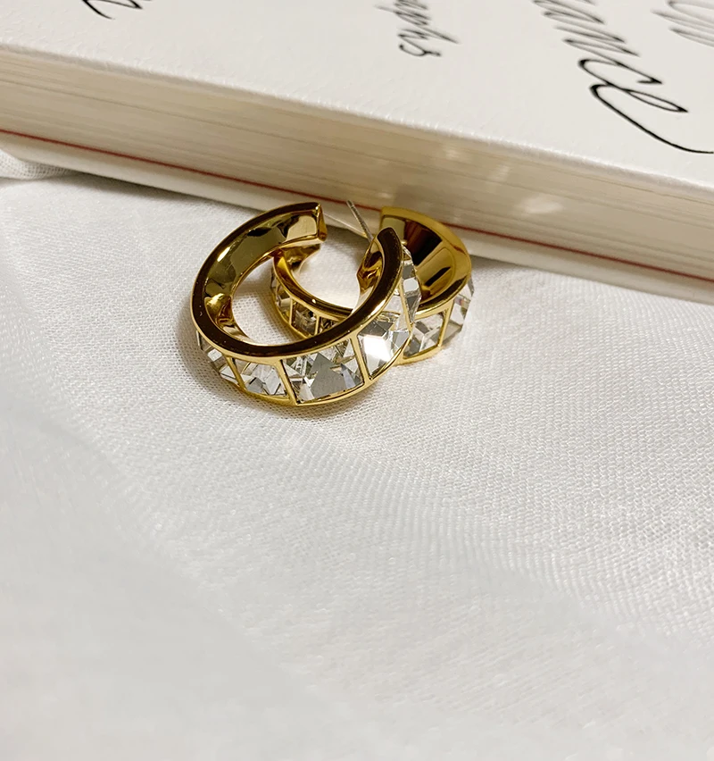 

European and American simple cold wind square crystal gold circle earrings