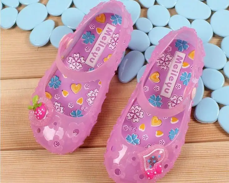 Новые девушки ребенок сандалии лето принцесса прозрачная обувь сандалии ребенок мультфильм с легкими детей пляжные сандалии