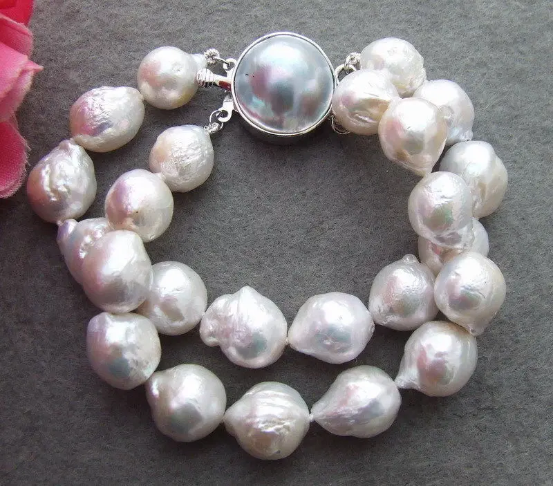 

01480 Bead-Nucleated Pearl Bracelet-Mabe Clasp