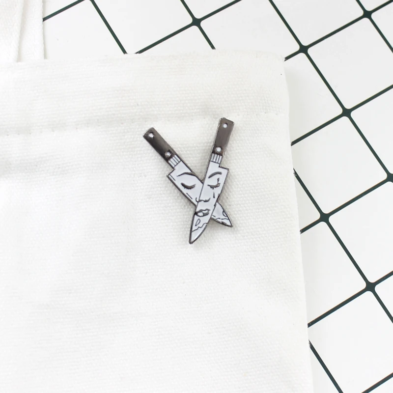 Нож брошь. Брошь кинжал. Брошь нож. Нож брошь. Нож брошь.