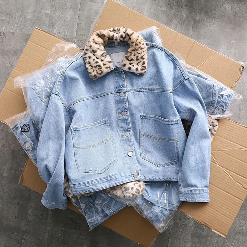 

Women Blue Washing Short Denim Jacket Female Patchwork Leopard Faux Fur Collar Fashion Jacket