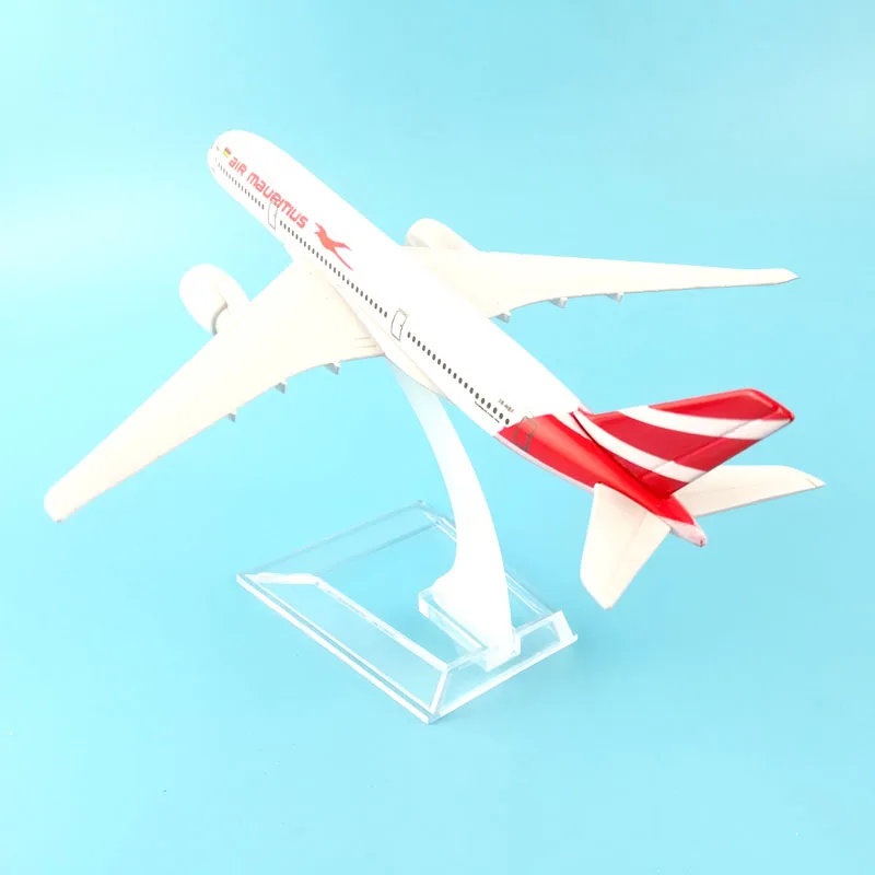 Сибирские асы масштабные сувенирные авиамодели. Azal airlines самолеты. Макет самолета 1 1. Ту 104 аэрофлот модель. Макет самолета.