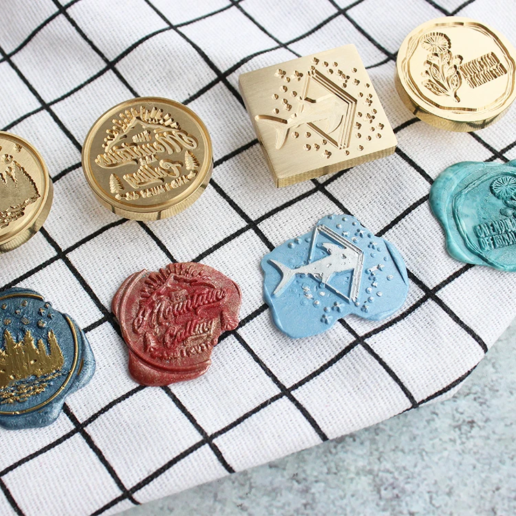 печать с деревянной ручкой. штампы декоративные. штампики деревянные. набор декоративных штампов. сургучные печати гмерки 16-17 века на письма с геральдикойи портретом.