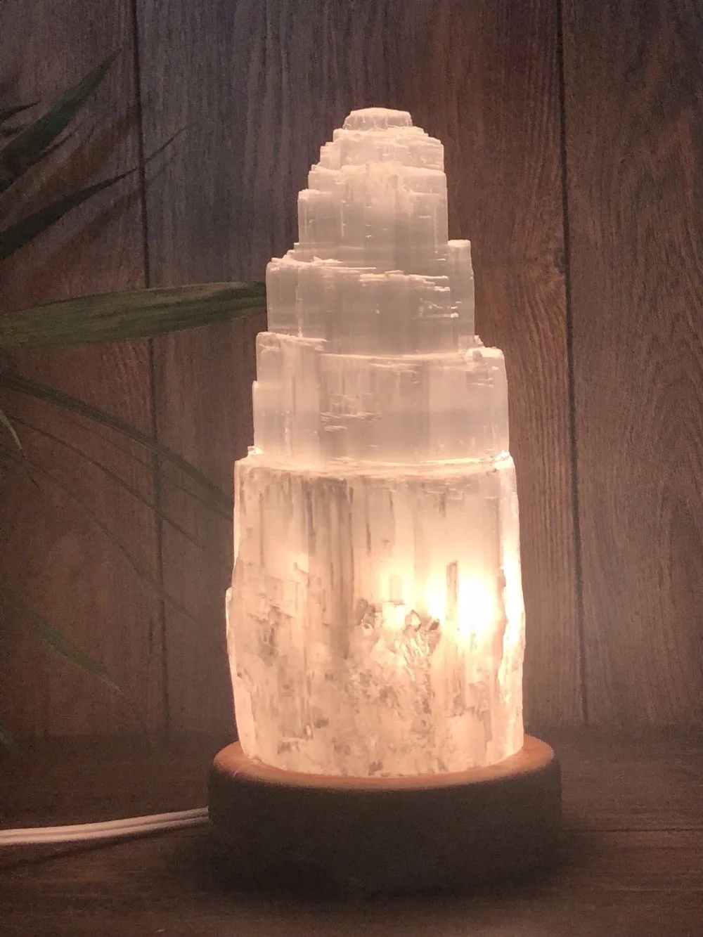 20 см натуральный селенит лампа селенит светящаяся башня кристалл лампа Драгоценный Камень Горный светильник целебный Природный камень