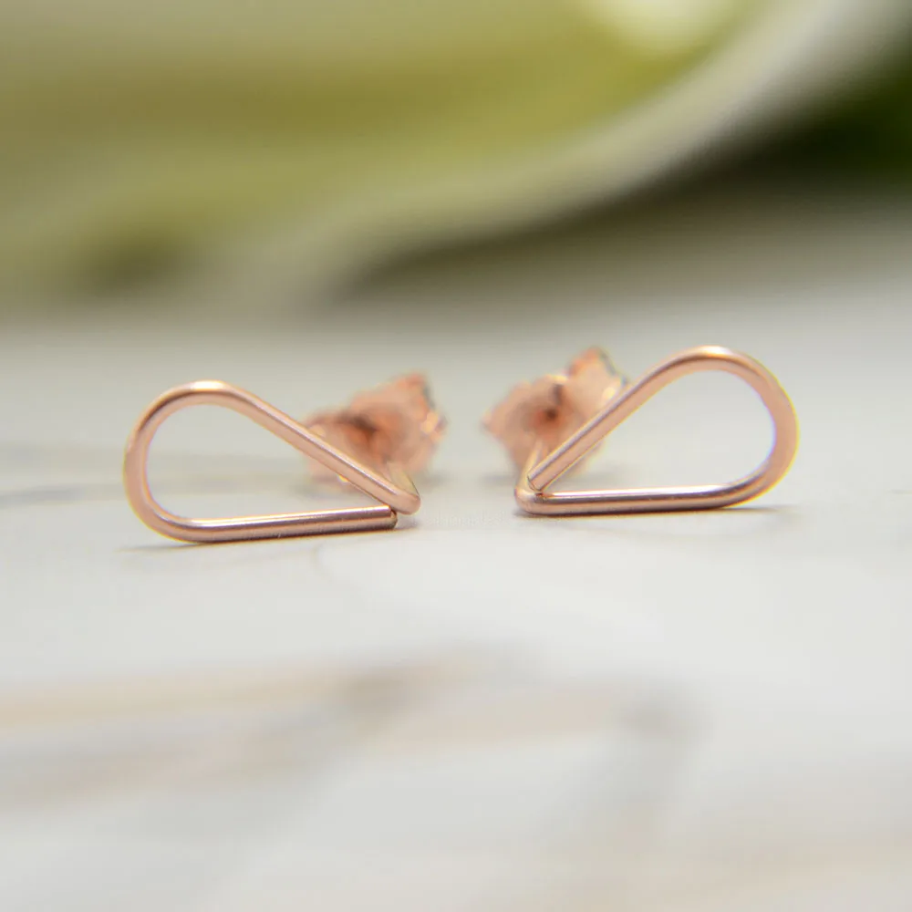 

Domino Handmade Delicate Water Drop Shaped Earrings Wire Wrapping Stud Earrings Everyday Wear