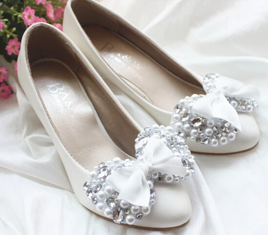 Свадебные туфли ручной работы; белые туфли для невесты подружки невесты; модельные туфли на среднем низком каблуке; свадебные туфли