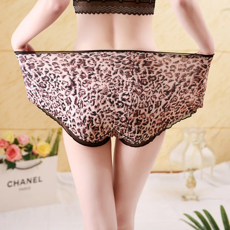 5087Model Leopard Print3.jpg