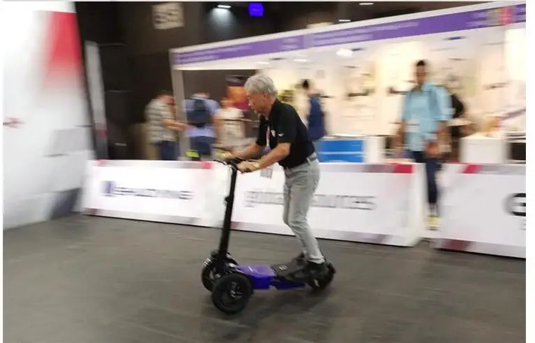 Flash Deal 2018 800W Three wheels Off Road Electric Scooter Folding All terrain Skateboard Foldable E-Scooter with seat Removebale battery 30