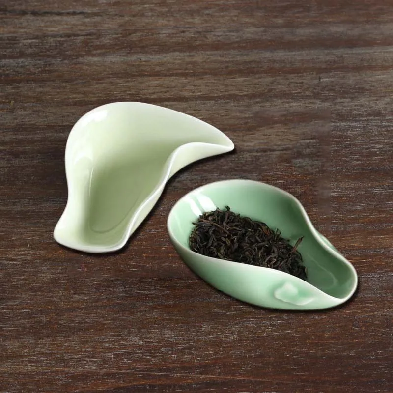 

Vintage Style Longquan Celadon Tea Holder Scoops for Home Kung Fu Tea Set Accessories Chahe Porcelain Tea Leaves Shovel Gifts