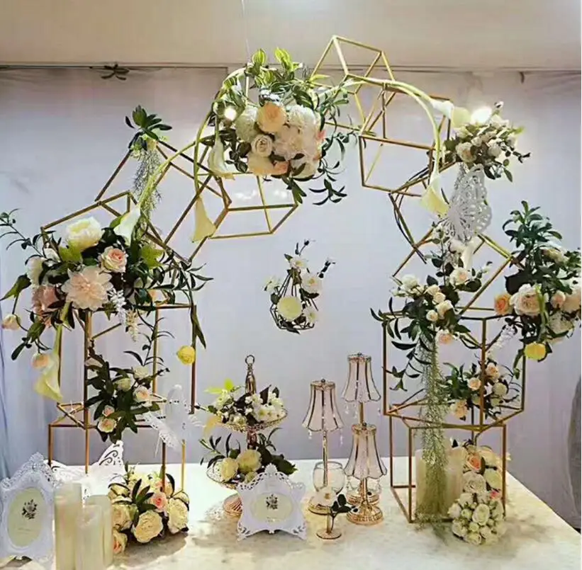 

The new wedding props road leading to the square of the square of the geometric square of the decoration of the metal decorative