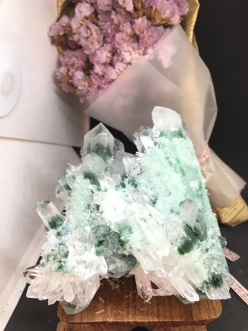 

PRETTY Aura Quartz Crystal Bismuth Titanium Silicon Clusters SPECIMEN Add the base
