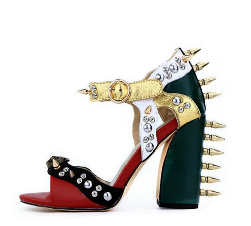 

2018 Real Photo Runway Fashion Week Spikes Rivet Chunky Thick Heel Strange Style High Heels Sandals Women Shoes Summer Shoes