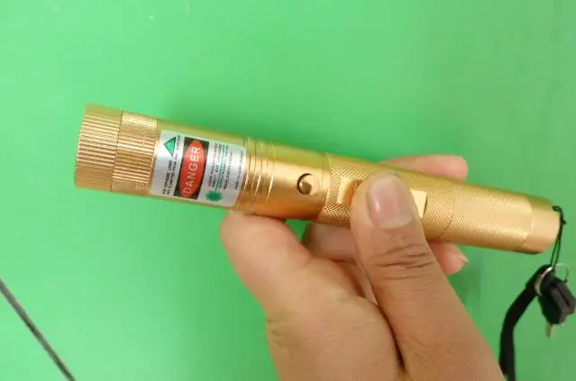 

HOT! Military supplies High power green laser pointers 200w 200000m 532nm focusable light Burning Match,burn cigarettes+gift box