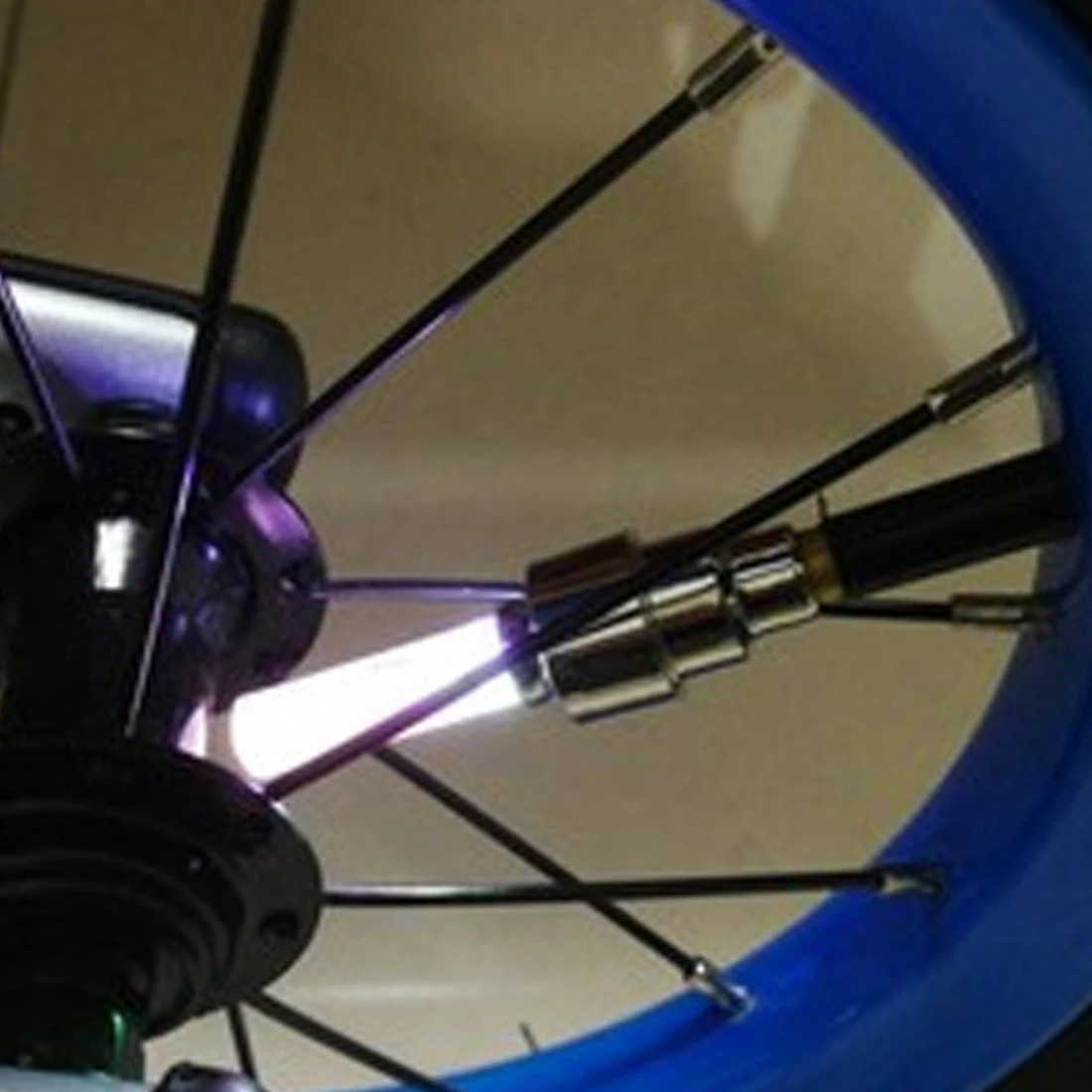 Perfect 2019 Brand New 4pcs/Set Bicycle Cycling Tyre Wheel Valve Neon Firefly Spoke LED Lamp High Quality Bikes Lights with Battery 6 Perfect 2019 Brand New 4pcs/Set Bicycle Cycling Tyre Wheel Valve Neon Firefly Spoke LED Lamp High Quality Bikes Lights with Battery 6