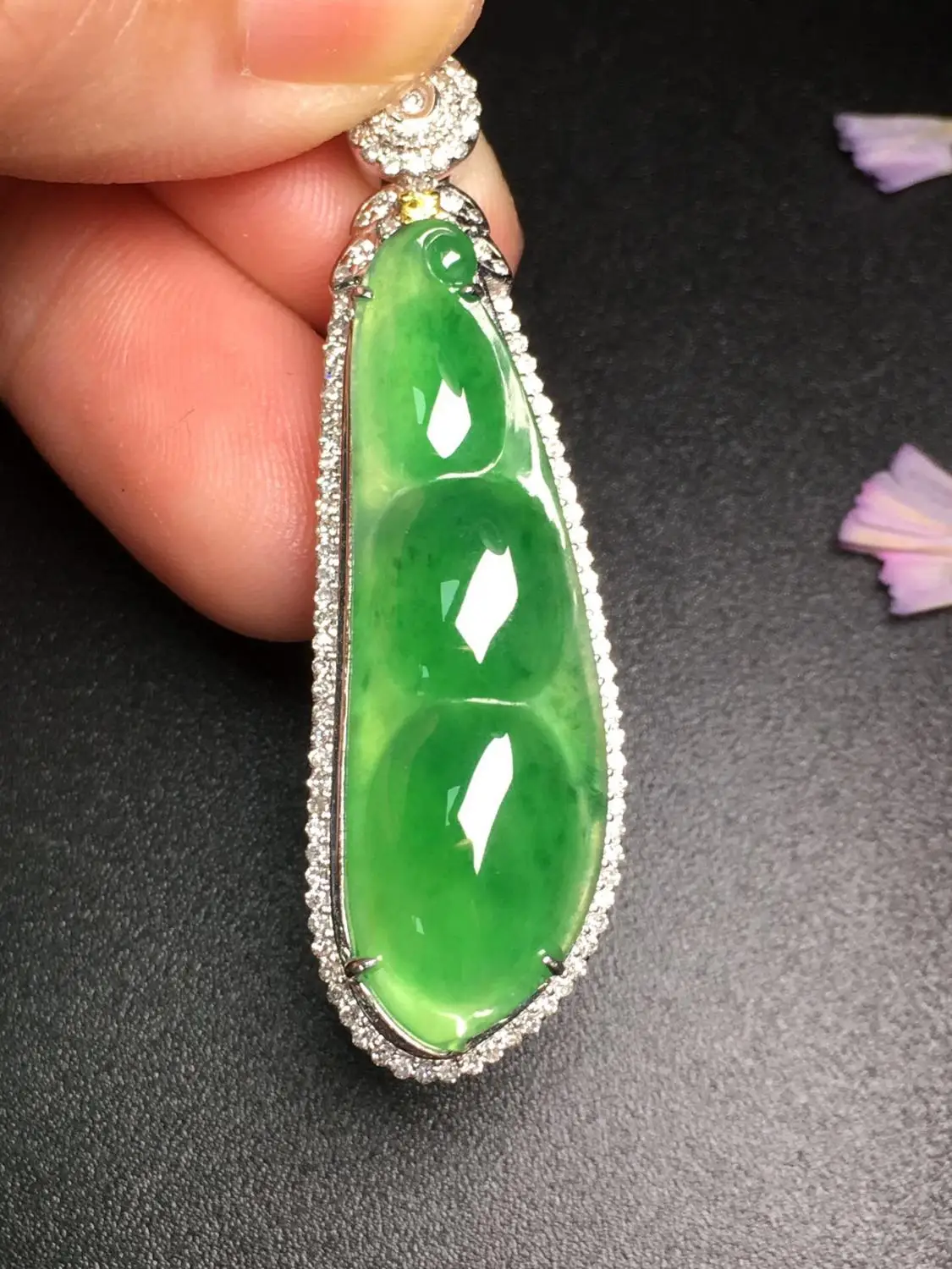 

Fine Jewelry Pure 18 K Gold Jewelry Lucky Beans Natural Burmes Jade Gemstones Pendant Necklace Fine Women Pendants Necklaces319