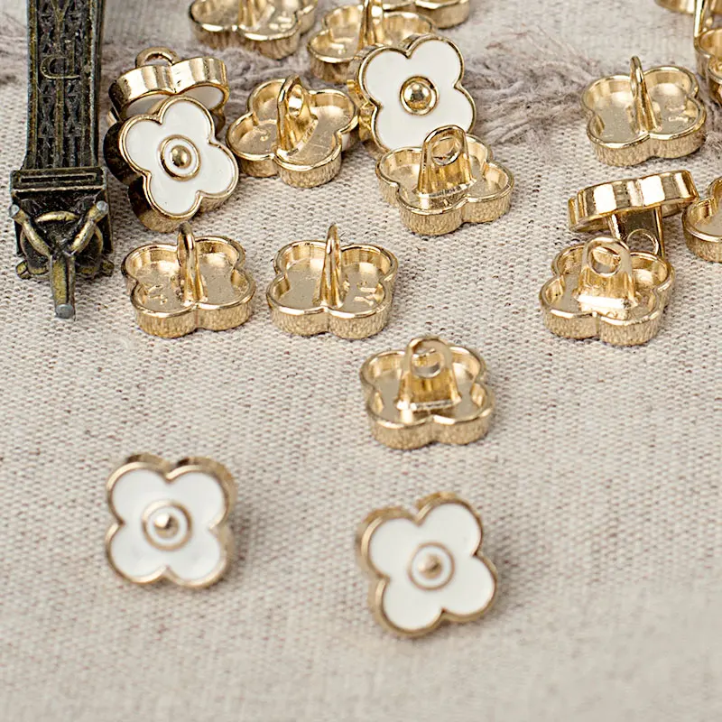 

Quality fashion pearl metal buttoning a shirt buttoned cardigan decoration