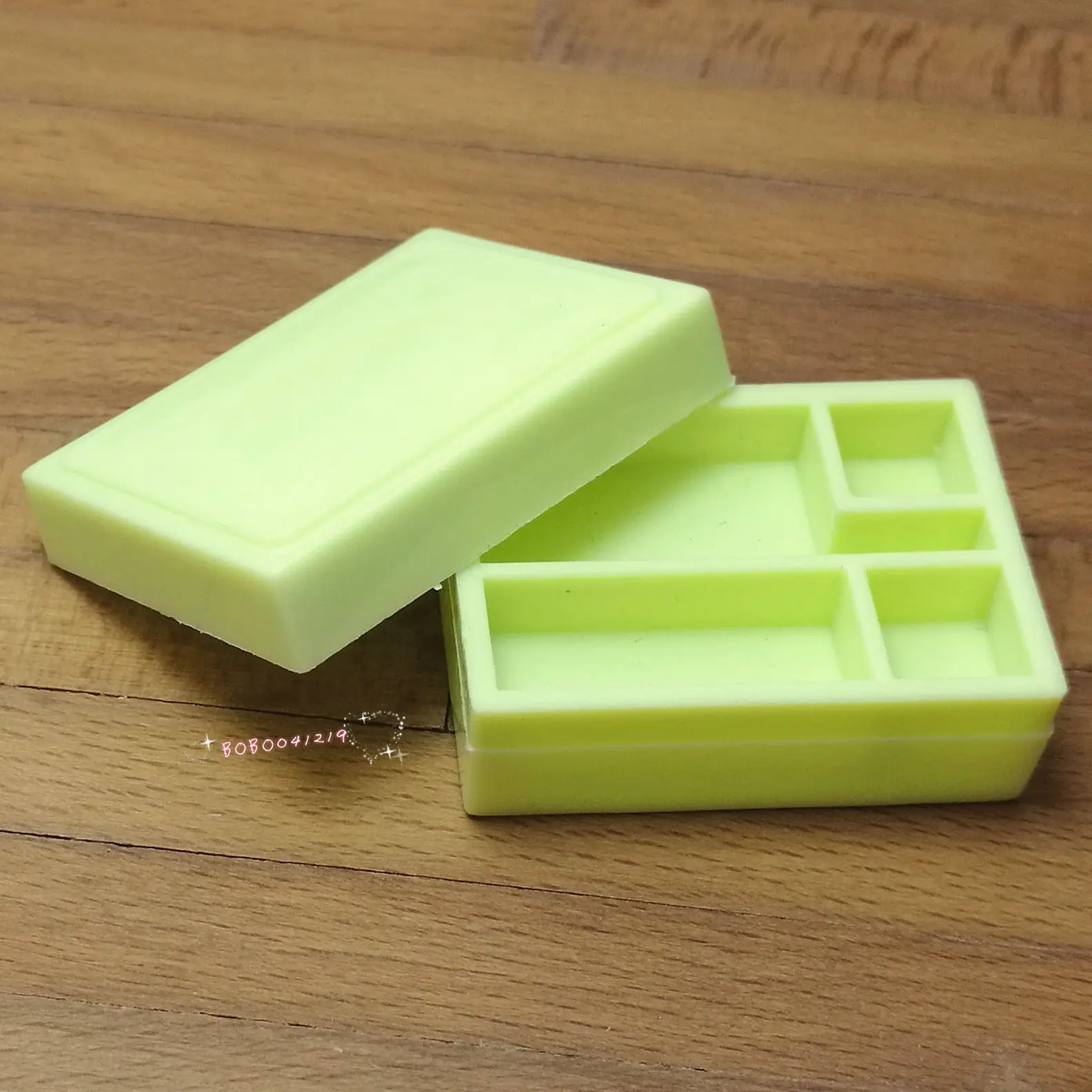 

Dollhouse Miniature 1:12 Toy A Light Green Food Box Length 4cm SPO647
