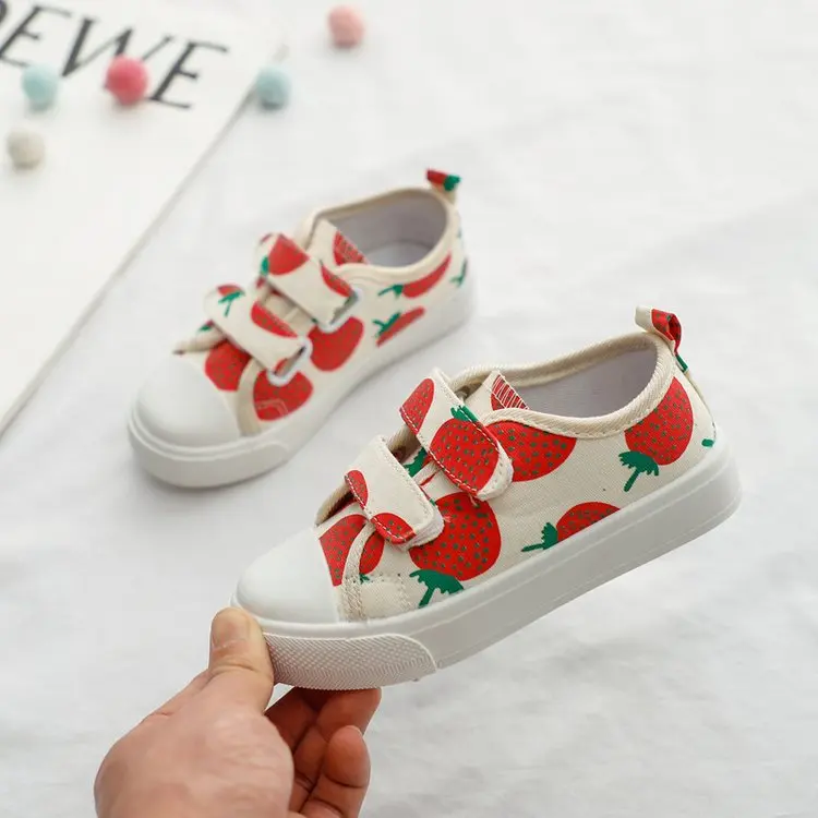 Hook and Loop Canvas Girls Shoes Cut Strawberry Cartoon Loafers Girl Summer Casual Flats Soft Non-slip Sneakers For Children