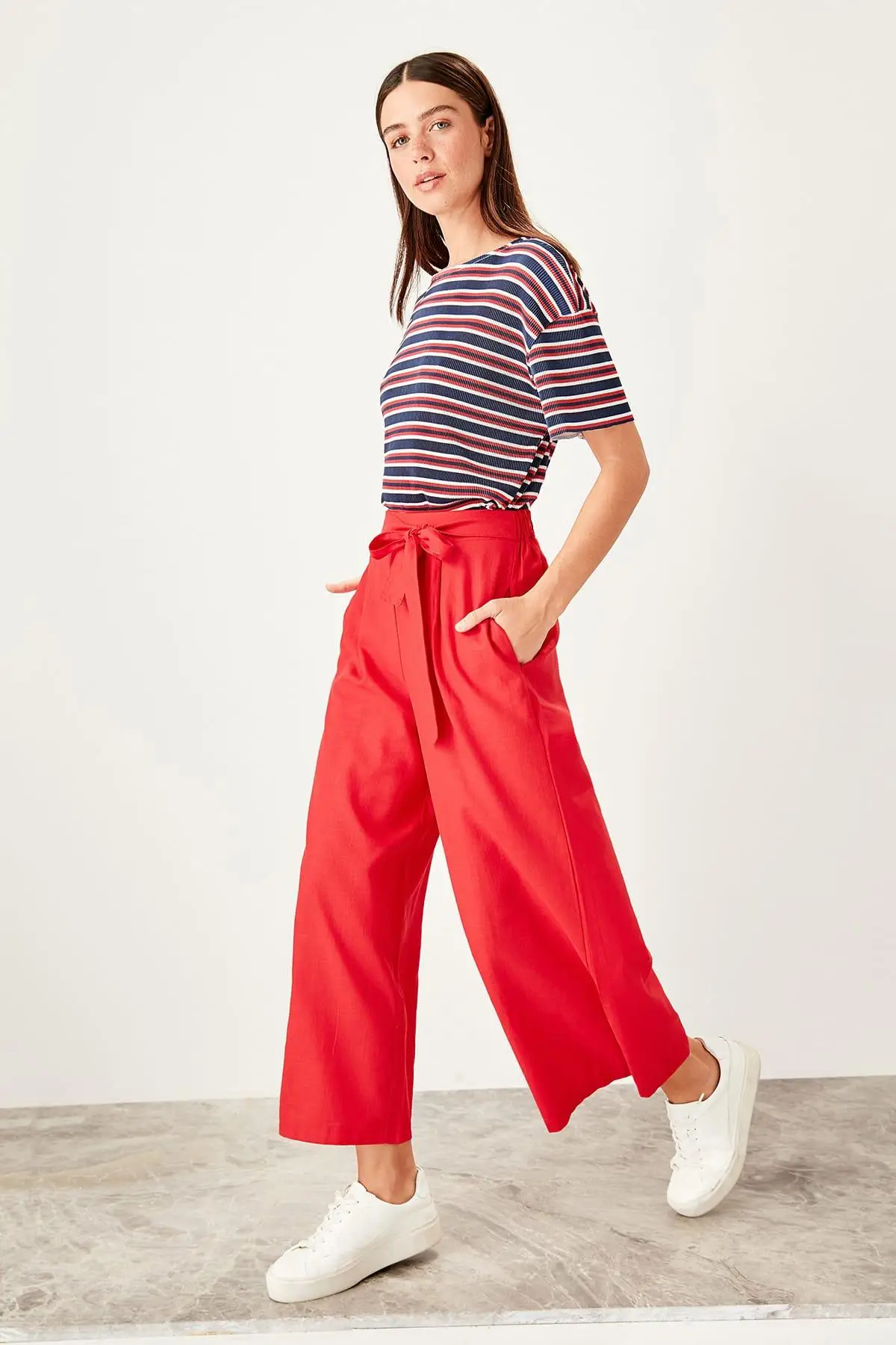 

Trendyol Red Lacing Detaylı Pants TWOSS19EH0247