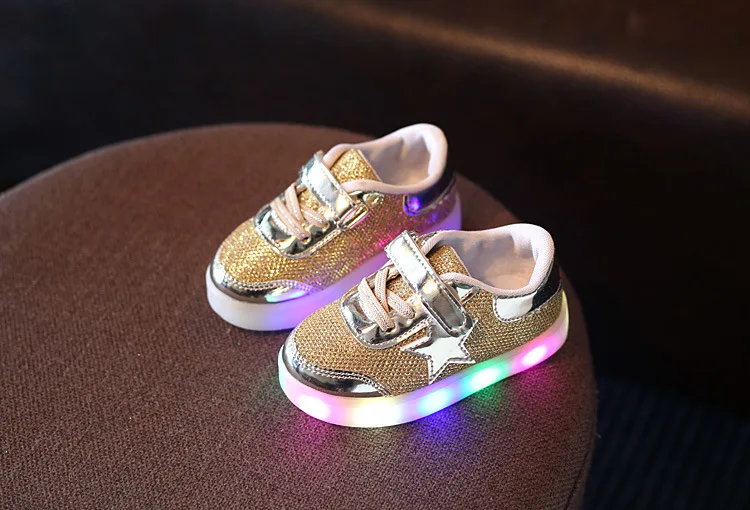 Светодиодный свет модная детская повседневная обувь высокого качества для мальчиков и девочек спортивная обувь для новорожденных с мягкой подошвой светящиеся кроссовки