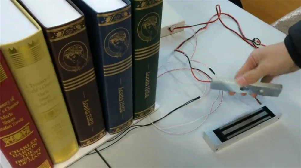 Реквизит для комнаты реквизит книжная полка разблокировки такагическая игра