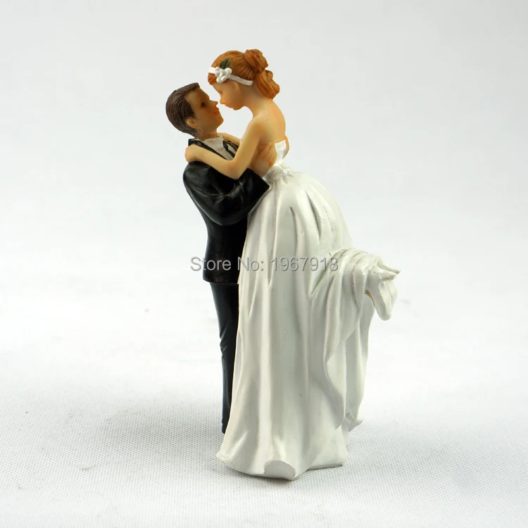 ROMANTIC BRIDE AND GROOM COUPLE WEDDING CAKE TOPPERS DECORATIONS RESIN FIGURES