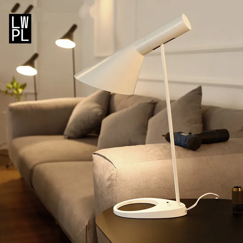 

Nordic LOFT Designer Table Lamp American Modern Simple Industrial Wind LED Bedside Desk Lights Post-modern Lustres Lighting