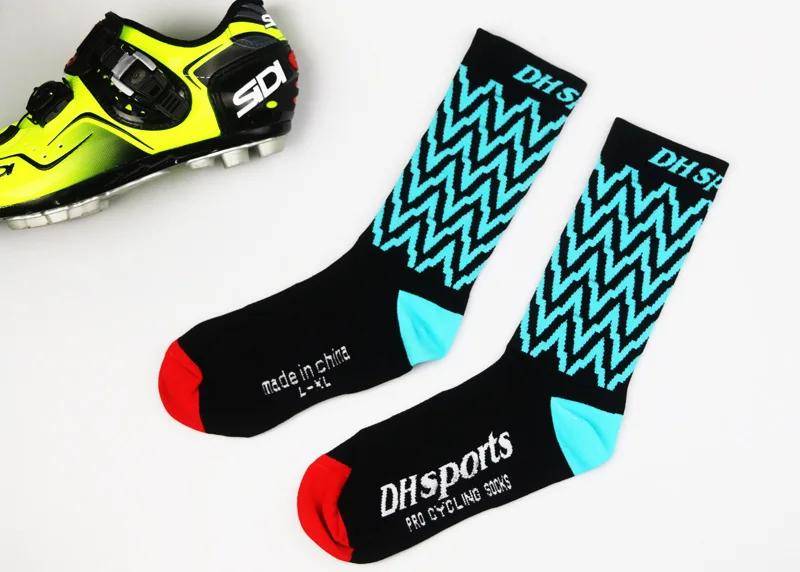 DH Спортивные профессиональные велосипедные носки бренд защиты средства ухода за кожей стоп дышащий носок Открытый Дорожный велосипед нейлон гонки носки д - Цвет: Черный