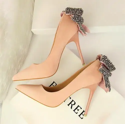 Женские Элегантные неглубокие свадебные туфли со стразами и бантом-бабочкой; модные женские туфли-лодочки в Корейском стиле; однотонные туфли из флока на высоком каблуке с острым носком - Цвет: Розовый