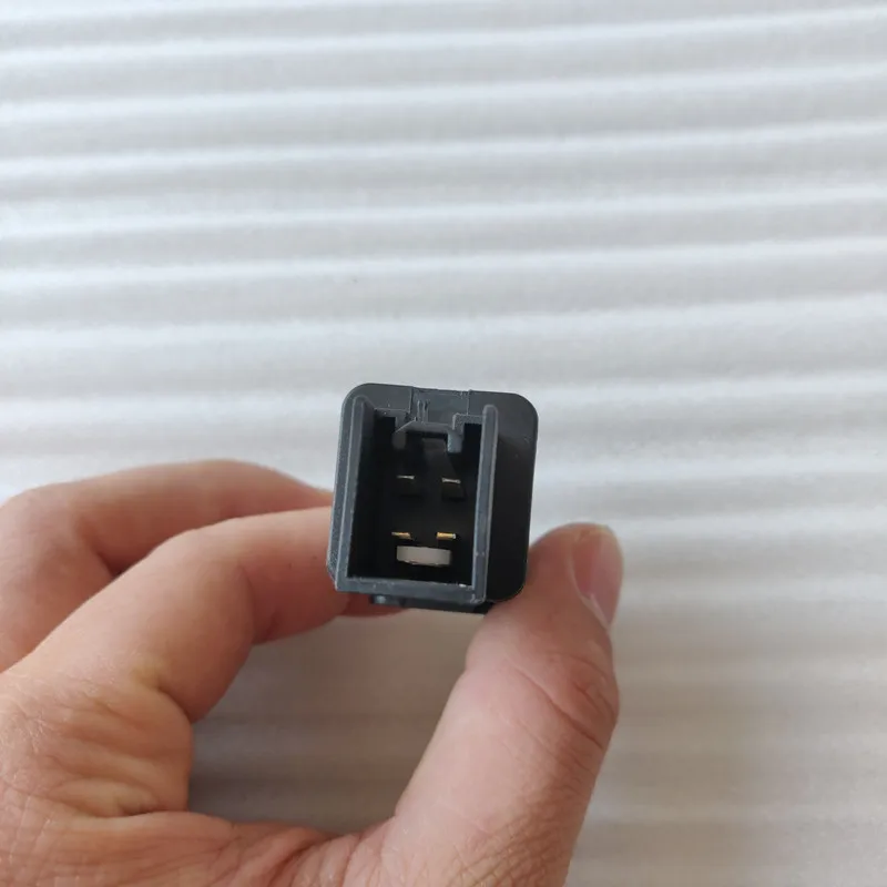 Suitable for Mazda GG Mazda6 Brake light switch Parking light switch GJ6E-66-490