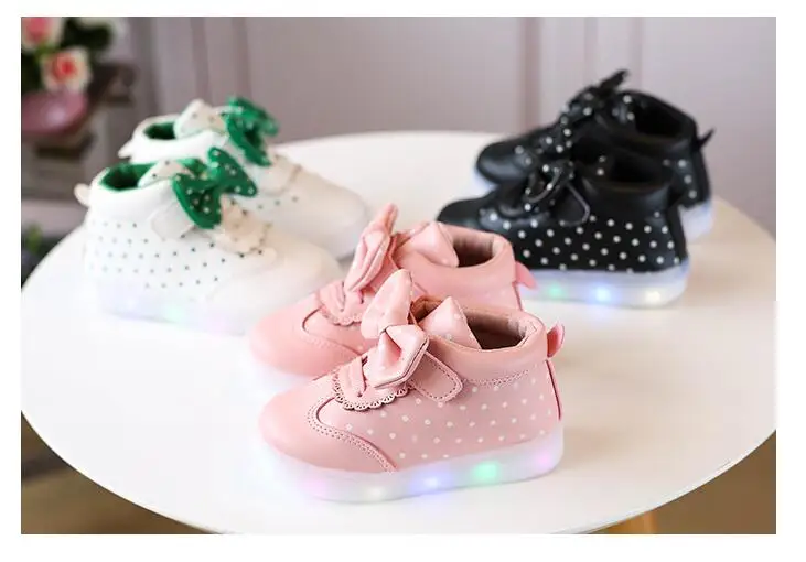 Девочки кроссовки с подсветкой 2018 новый бренд Весна с бантом дети принцесса обувь световой Светящиеся детей светодиодный сапоги для