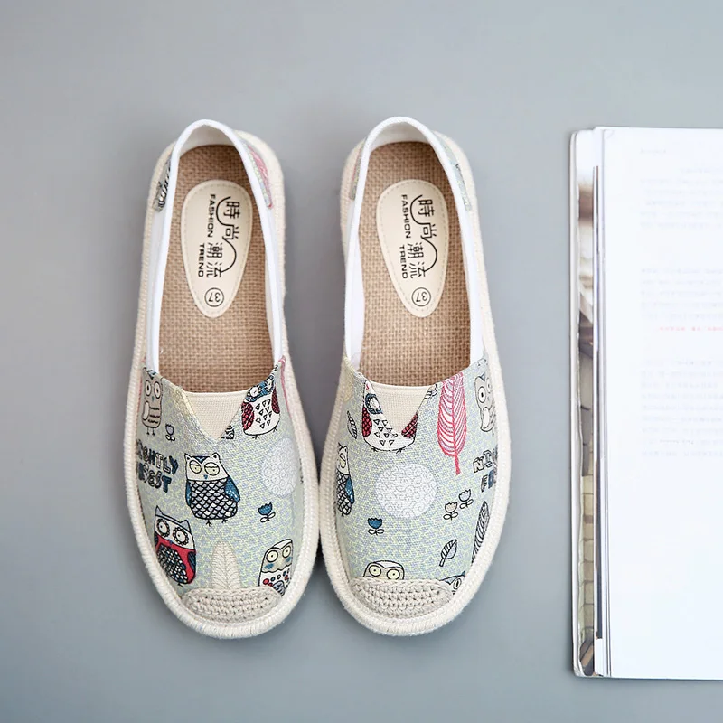 Cena Słodkie damskie płaskie buty letnie 2019 oddychające Graffiti espadryle z materiału damskie mokasyny Slip on buty damskie mieszkania białe