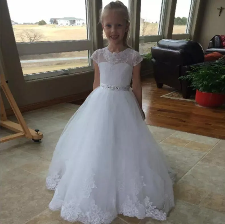 Werkelijke Baljurk Wit/Ivoor Kant Applicaties Bloem Meisjes Jurken Jewel Hals Kraal Kind Pageant Jurk met Sash Communie Gown Werkelijke Baljurk Wit/Ivoor Kant Applicaties Bloem Meisjes Jurken Jewel Hals Kraal Kind Pageant Jurk met Sash Communie Gown