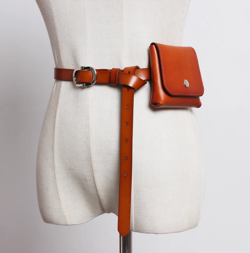 Поясная сумка Fanny bag женская из натуральной кожи с заклепками цепочками поясная
