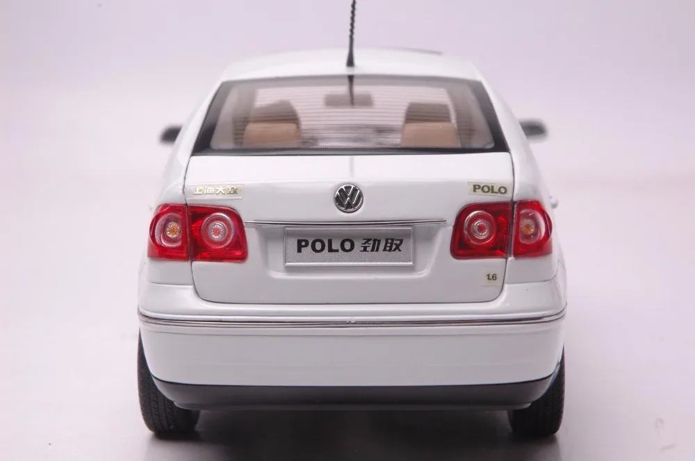 1:18 литья под давлением модель для Volkswagen VW Polo Jinqu белый Седан сплав игрушечный автомобиль миниатюрная коллекция подарки