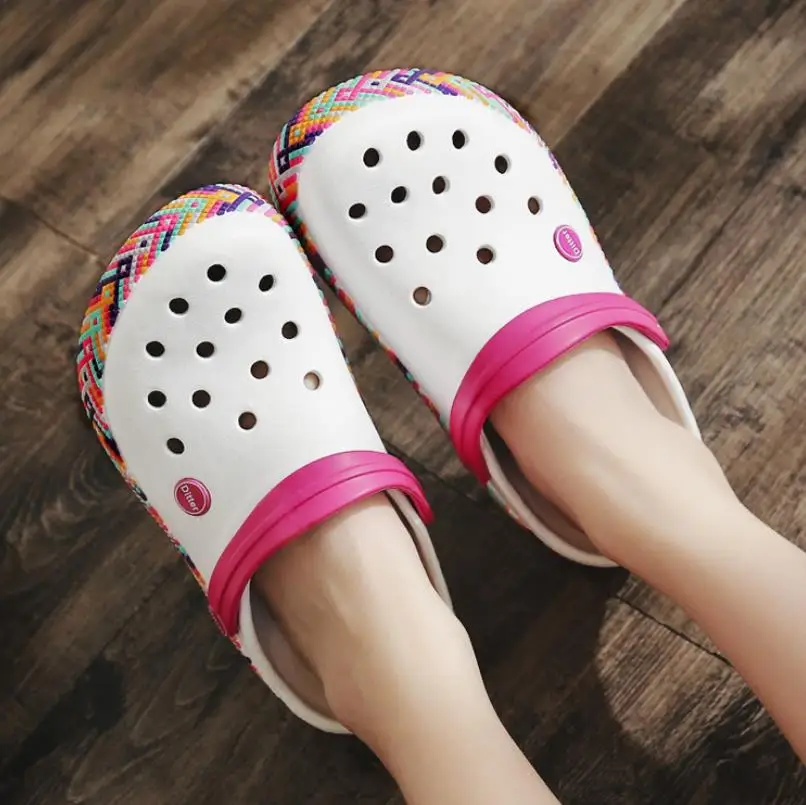 

Hole shoes female 2019 summer new thick bottom baotou non-slip comfortable wedge sandals