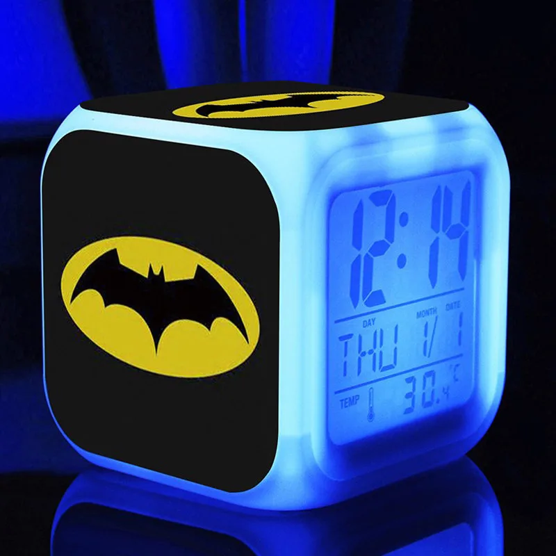 Детский будильник с супергероем, крутые цифровые часы с Бэтменом, человеком-пауком, светодиодные электронные настольные часы, светильник для пробуждения, настольные часы - Цвет: 2
