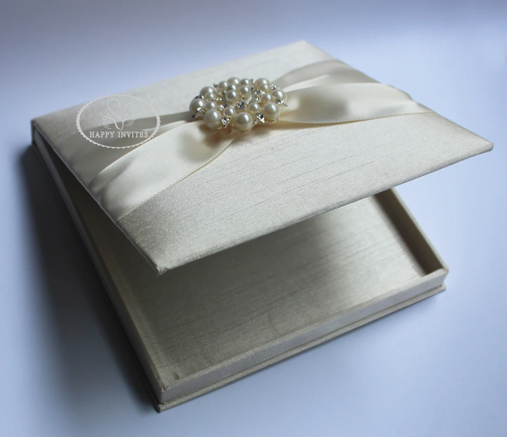 HI2019-24 Hot Sale Beige Silk Box with Brooch   More Colors Available