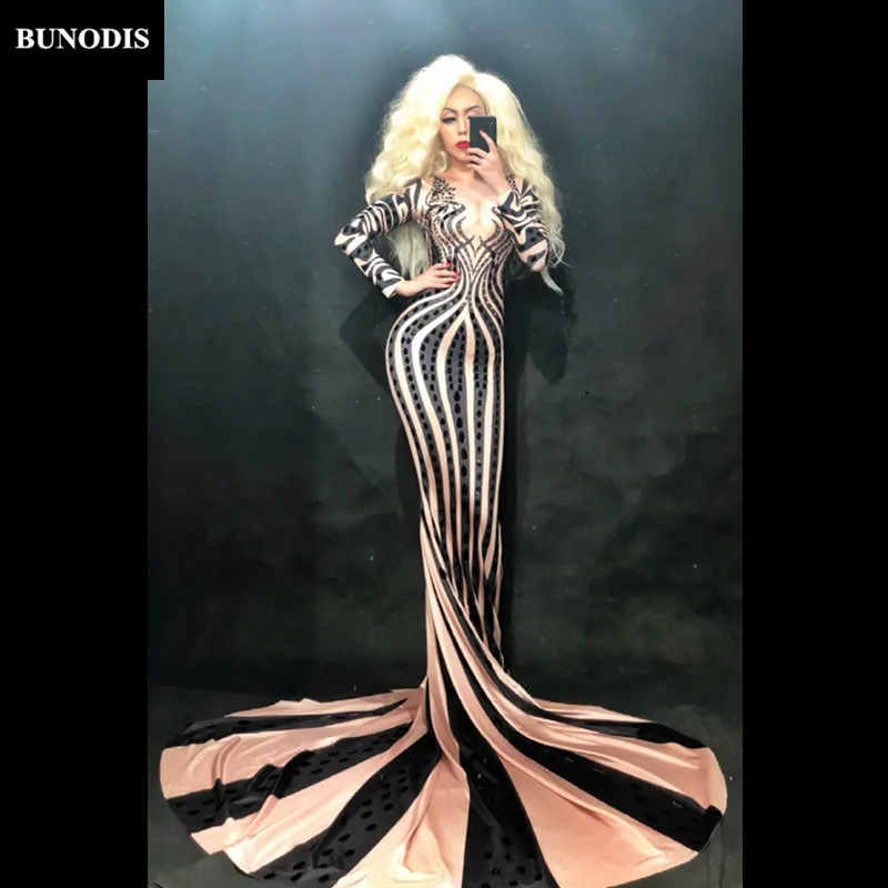 BU207 Women Sexy Black Sparkling Sequins Crystals Long Skirt White Flowers Nightclub Party Fashion Show Bling Clothing BU207 Women Sexy Black Sparkling Sequins Crystals Long Skirt White Flowers Nightclub Party Fashion Show Bling Clothing