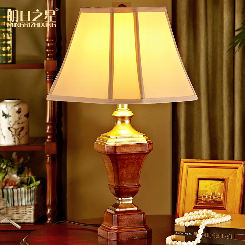 

American Country Resin Table Lamp Hand Carved Imitation Wood Table Lamp for Bedroom for Living Room Chinese Retro Table Lamp