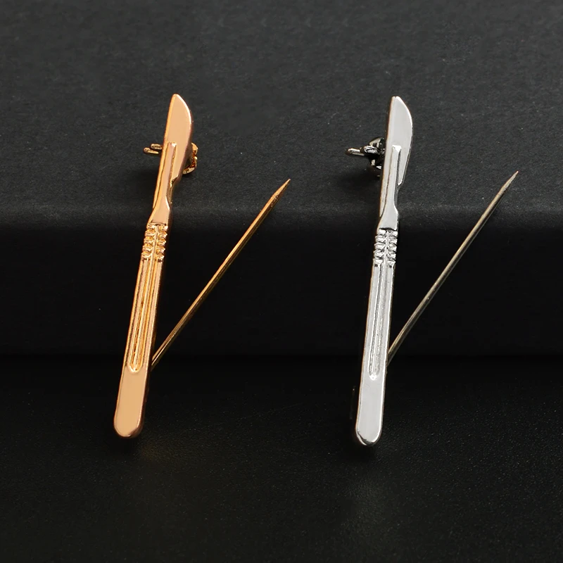 

Gold Silver Surgery Scalpel Metal Brooch Pin Zircon Medical Jewelry Doctor Nurse Medicine Brooch Graduation Gift for Students